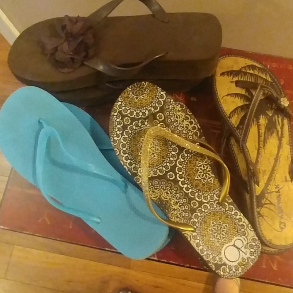 4 Pair Ladies Sz 12 Flip Flops